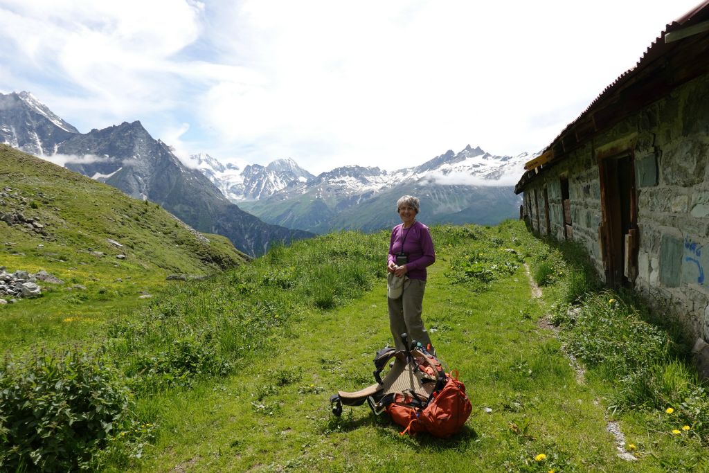 Descente côté Val d'Hérens jusqu'aux batisses de la  Remointse du Tsaté